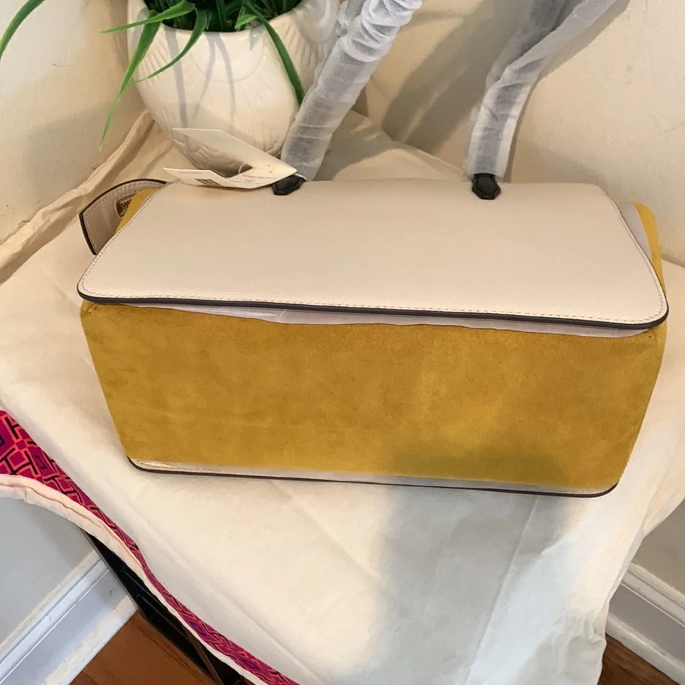 Tory Burch Robinson Colorblock Small Leather Tote
TORY BURCH - Picture 12 of 16